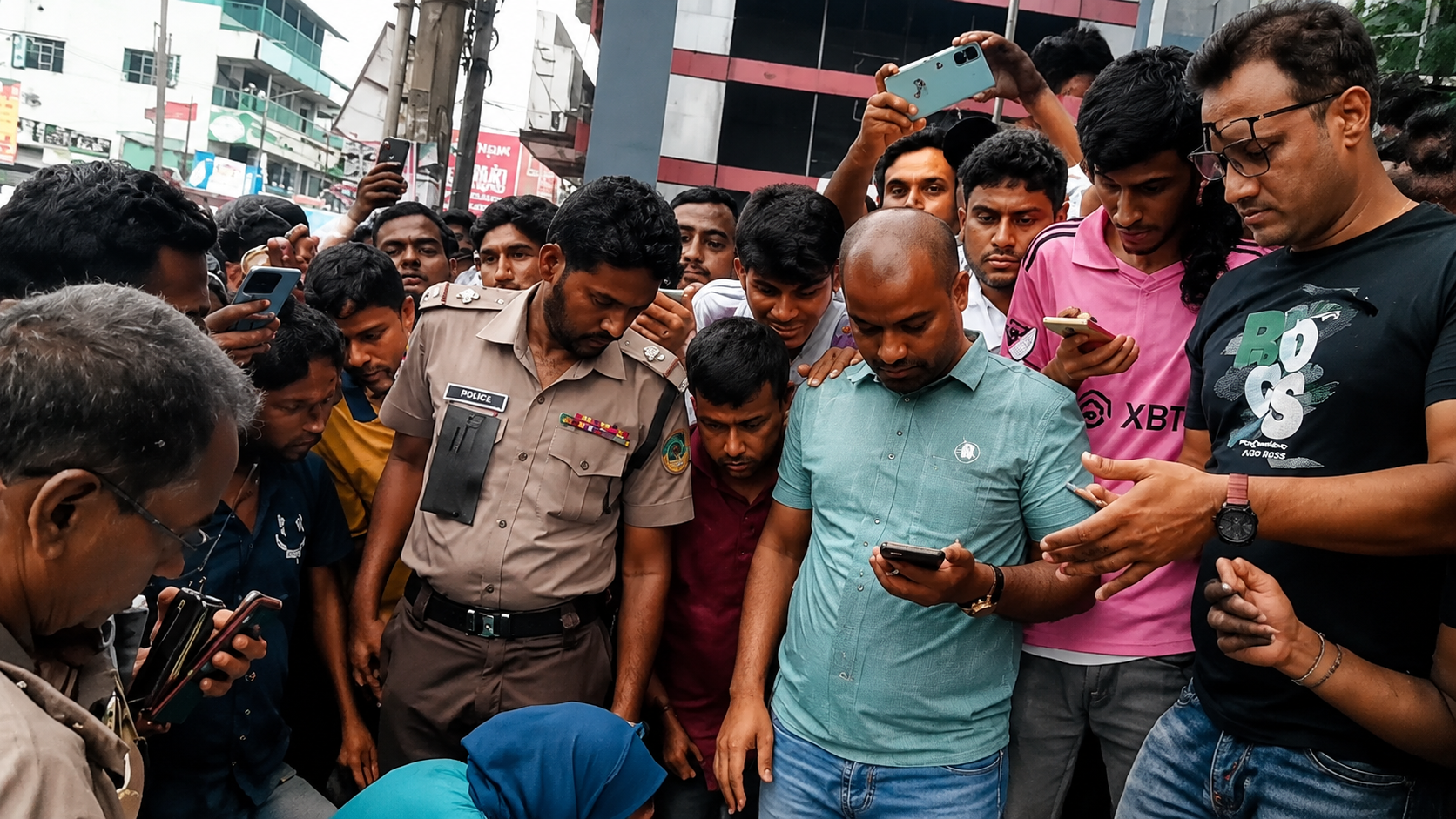 রংপুরে হোটেলের ছাদ থেকে লাফিয়ে কিশোরীর মৃত্যু