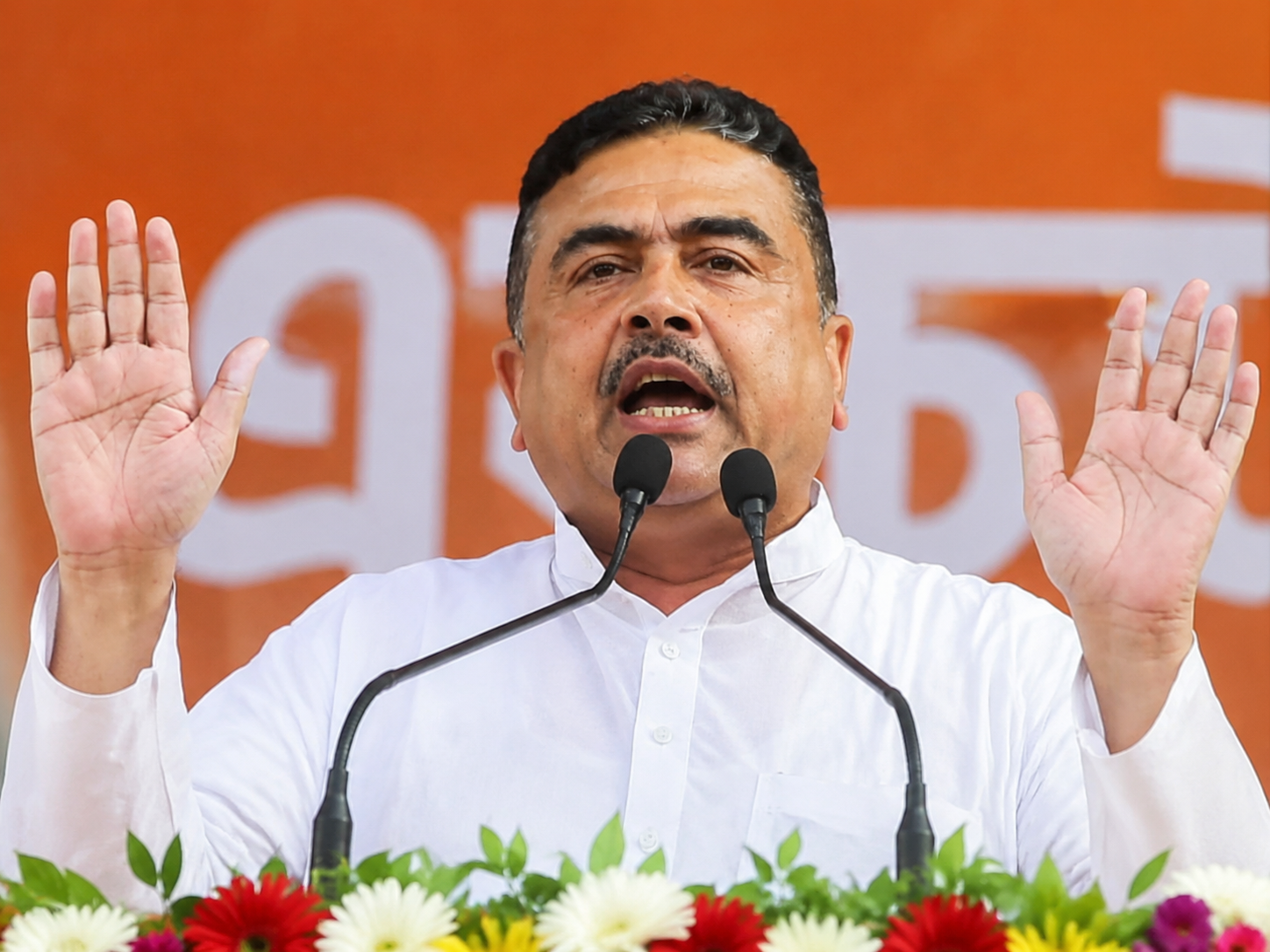 ১০ হাজার বাংলাদেশিকে ফেরত পাঠানোর দাবি
