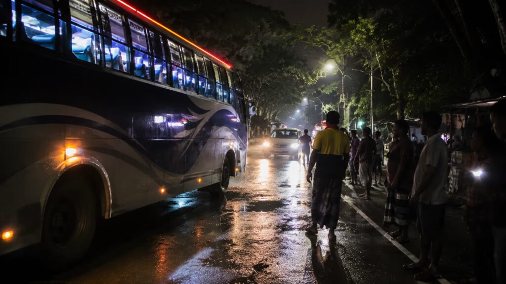ফরিদপুরে বাস চাপায় ৫ জন নিহত