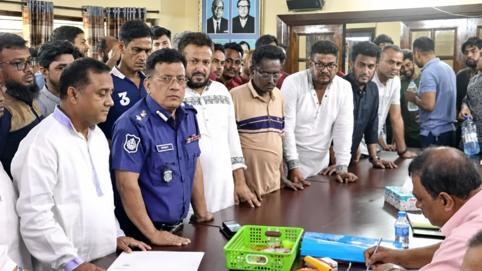 আওয়ামী লীগের মনোনয়ন জমায় অতিরিক্ত ডিআইজির বাধ্যতামূলক অবসর