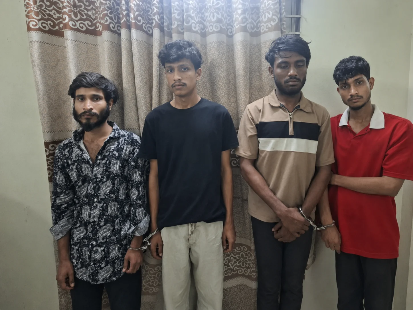 রাজধানীতে পুলিশ কর্মকর্তার ওপর ছুরিকাঘাতে গ্রেফতার ৪