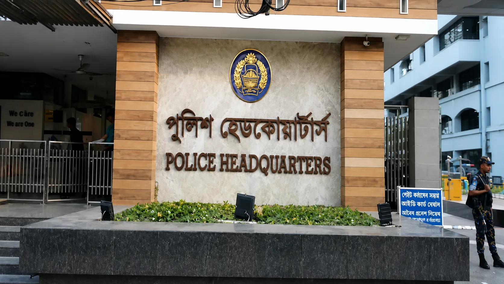 পুলিশের গাড়িতে হামলার শঙ্কায় দেশজুড়ে সতর্কতা